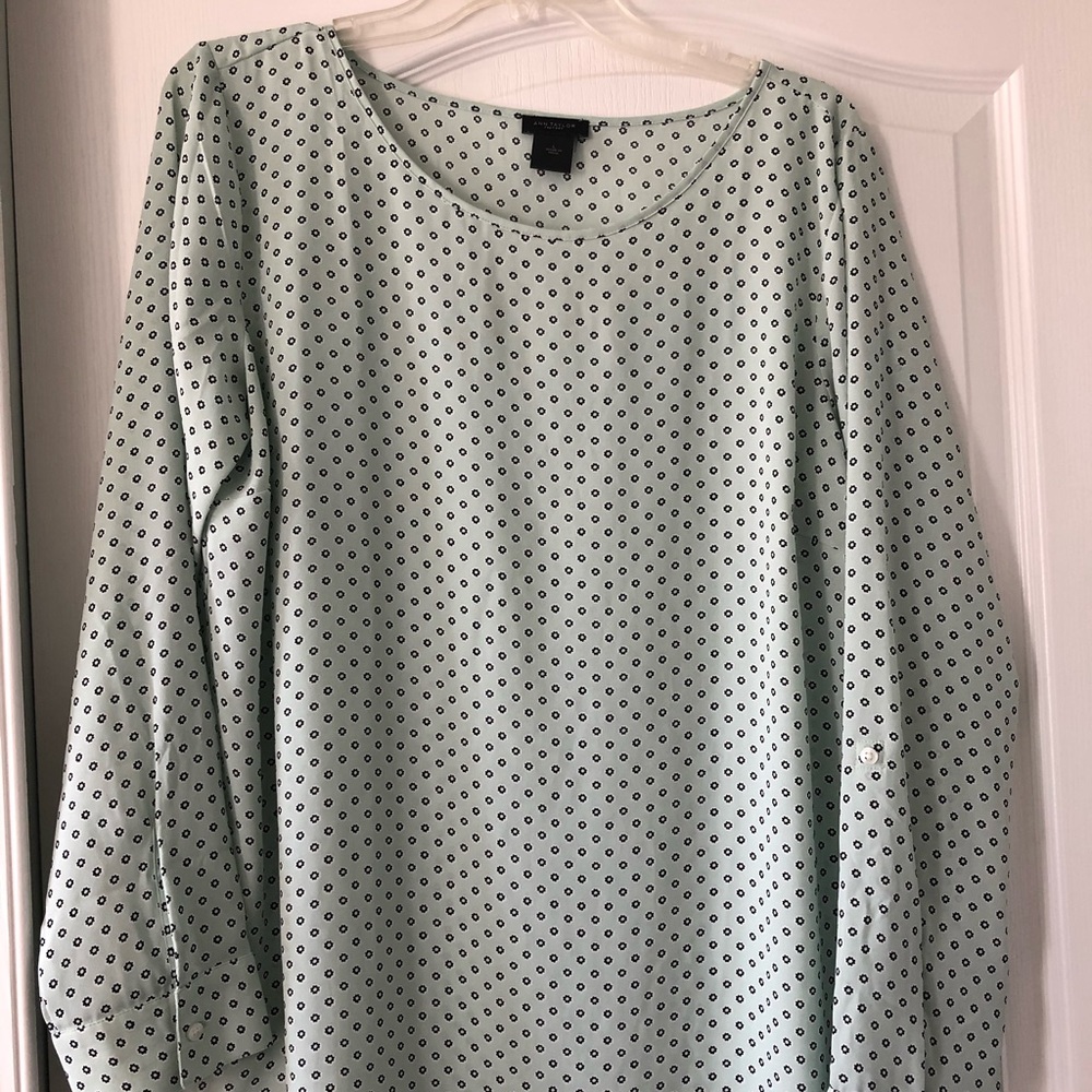 Loft blouse; long slv w/ button tabs to roll